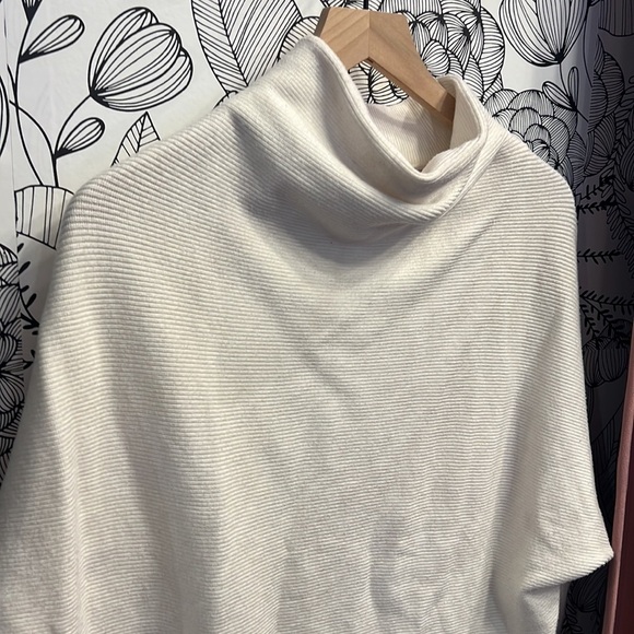 Dolman Sleeve Sweater Tunic - Picture 2 of 2